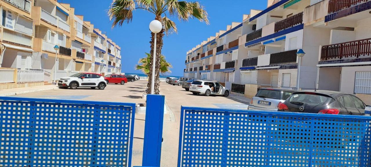 Cosy Flat With A Large Terrace Facing The Sea Apartamento La Manga del Mar Menor Exterior foto